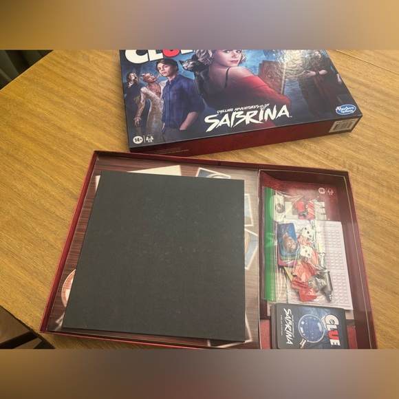 Clue Chilling Adventures of Sabrina Edition Board Game - Picture 9 of 9